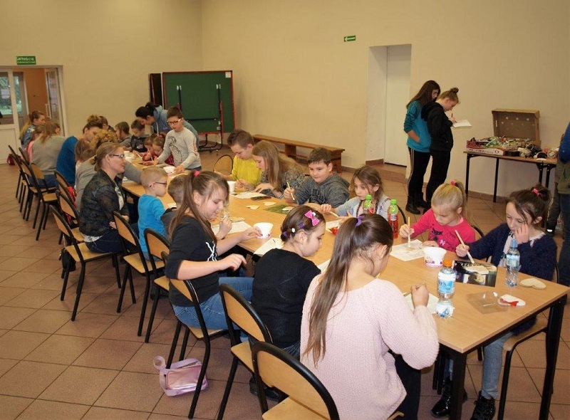 Nie nudzą się w ferie. Dzieci robiły niespodzianki dla dziadków
