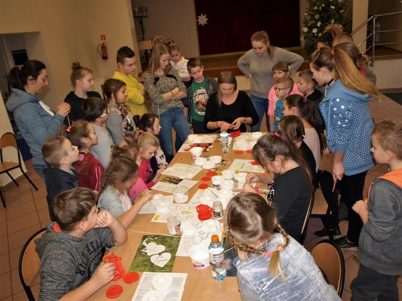 Nie nudzą się w ferie. Dzieci robiły niespodzianki dla dziadków