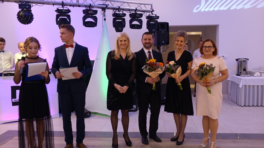 Na parkiecie 200 osób. Studniówka Zespołu Szkół Budownictwa i Kształcenia Zawodowego w Koninie