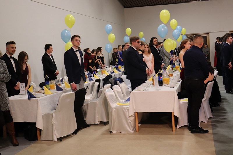 Maturzysto, żyj z całych sił! Studniówka III LO