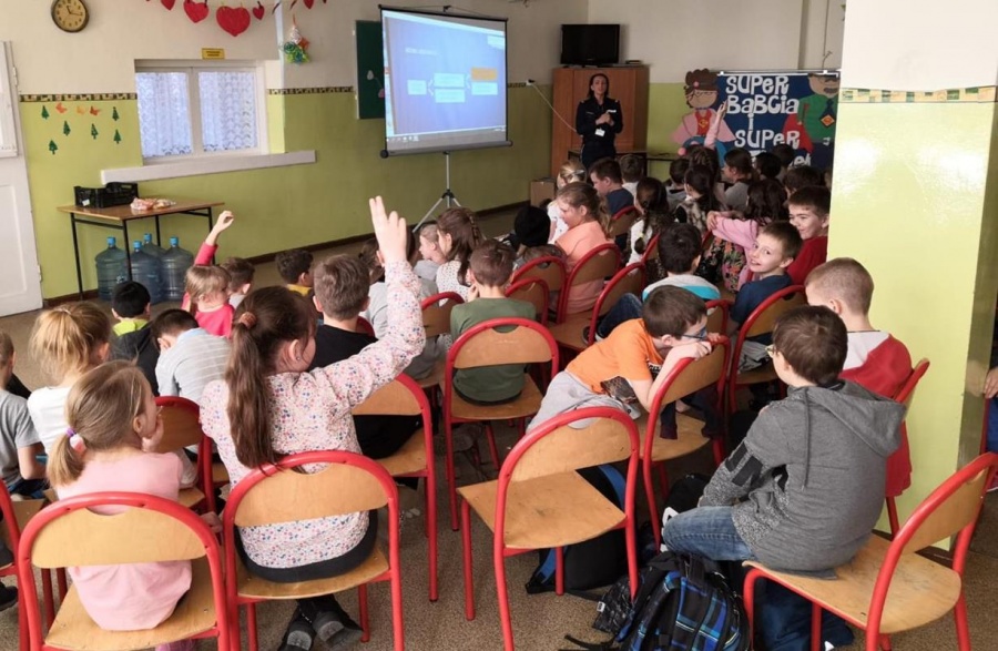 Z uczniami o cyberprzemocy. Jak unikać zagrożeń