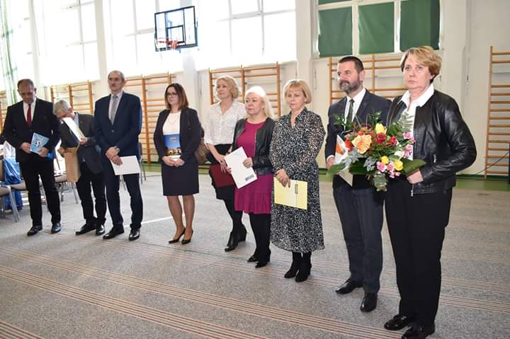Mierzą się z wyzwaniami w rytm dźwięków muzyki Chopina. Szkoła świętowała Dzień Patrona