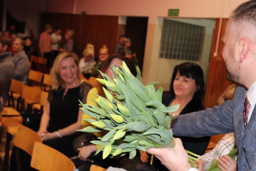 Koncert z okazji „Dnia Kobiet”. Cała sala śpiewała przeboje Anny Jantar