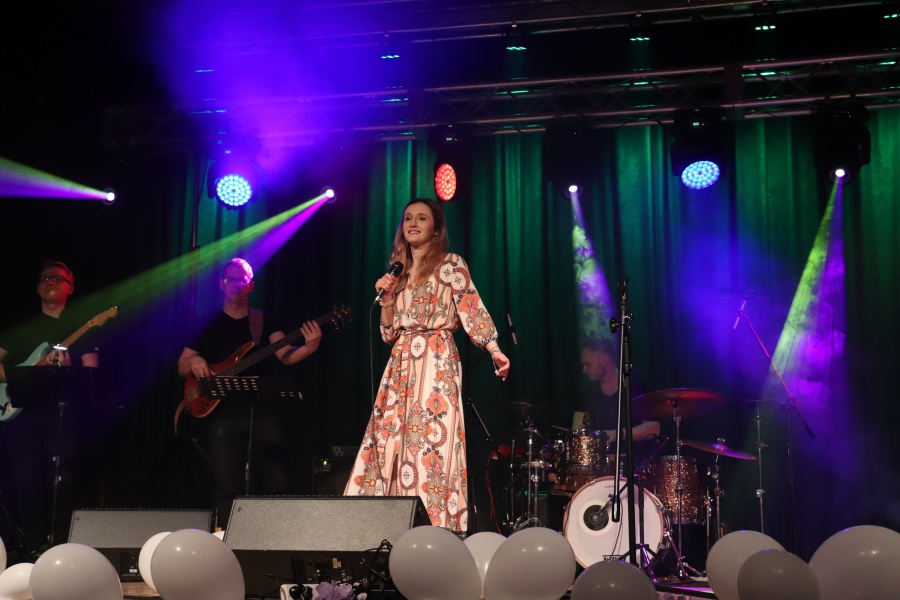 Koncert z okazji „Dnia Kobiet”. Cała sala śpiewała przeboje Anny Jantar