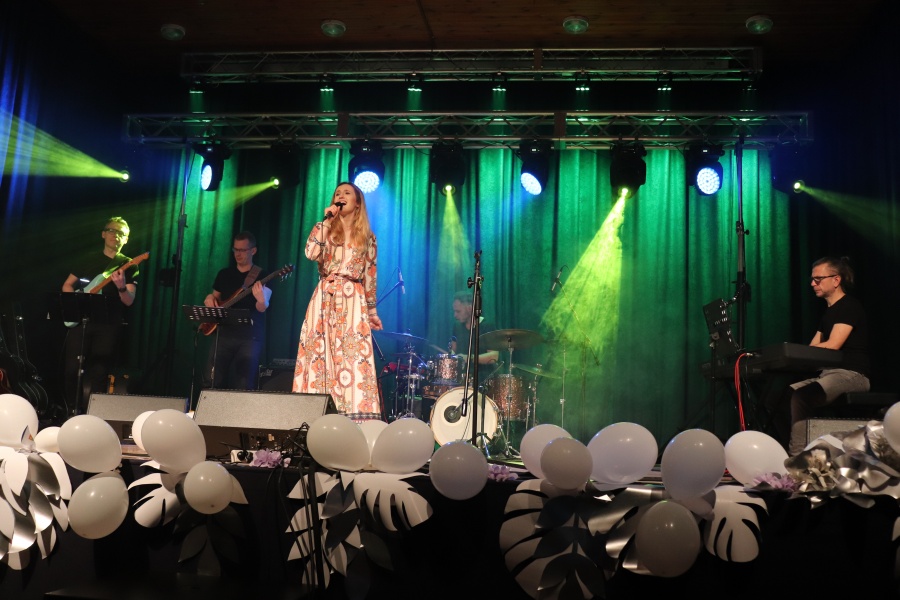 Koncert z okazji „Dnia Kobiet”. Cała sala śpiewała przeboje Anny Jantar