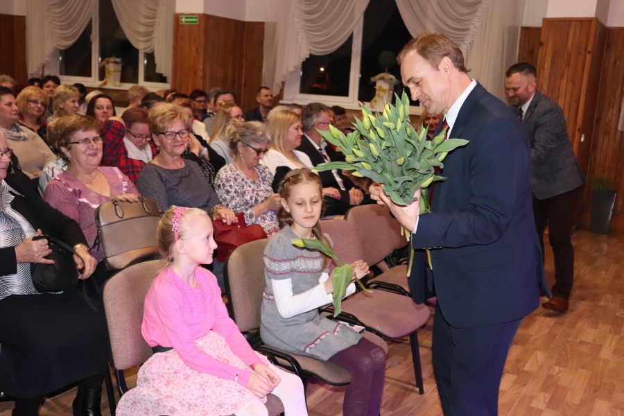 Koncert z okazji „Dnia Kobiet”. Cała sala śpiewała przeboje Anny Jantar