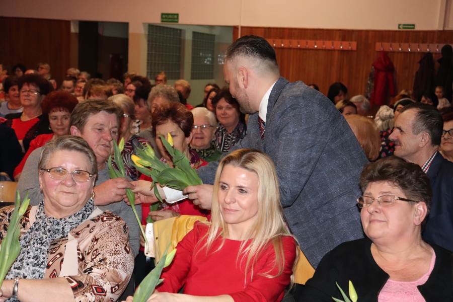 Koncert z okazji „Dnia Kobiet”. Cała sala śpiewała przeboje Anny Jantar