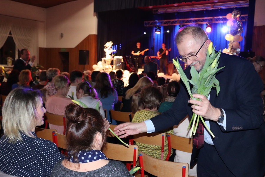 Koncert z okazji „Dnia Kobiet”. Cała sala śpiewała przeboje Anny Jantar