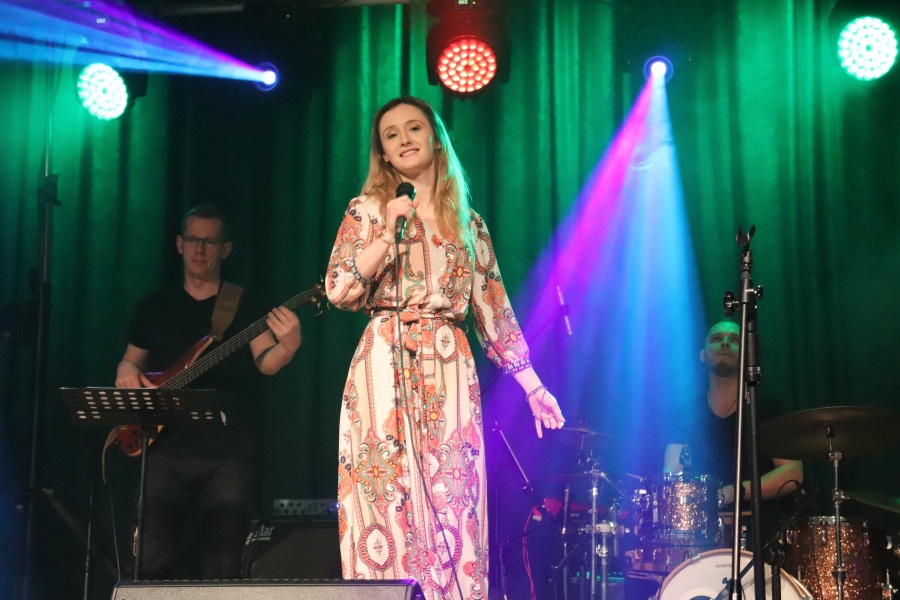 Koncert z okazji „Dnia Kobiet”. Cała sala śpiewała przeboje Anny Jantar