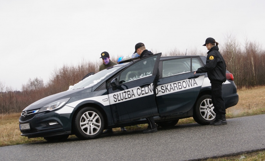 Warsztaty z funkcjonariuszami celno-skarbowymi. Uczniowie CKU poznawali swój przyszły zawód