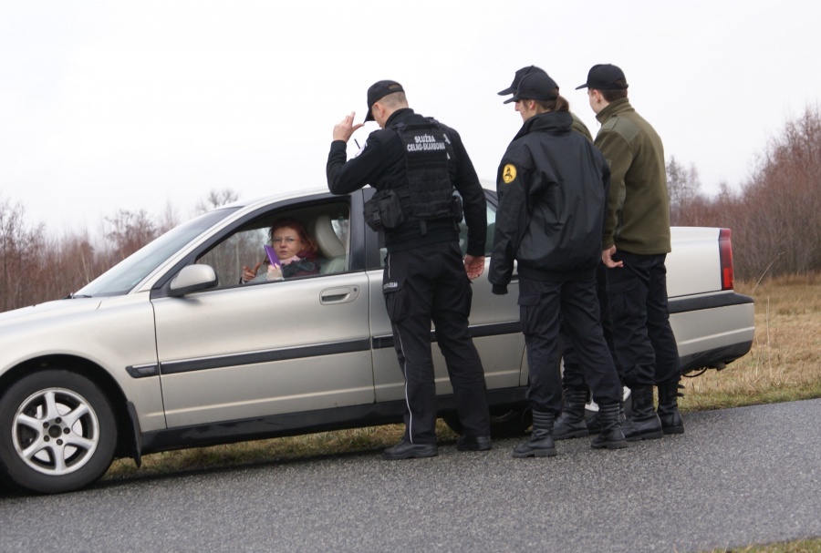 Warsztaty z funkcjonariuszami celno-skarbowymi. Uczniowie CKU poznawali swój przyszły zawód