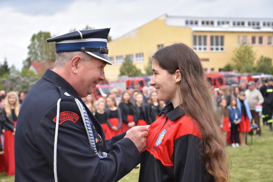 Dziś świętują strażacy z całego powiatu. Młodzieżowa Drużyna Pożarnicza otrzymała proporzec