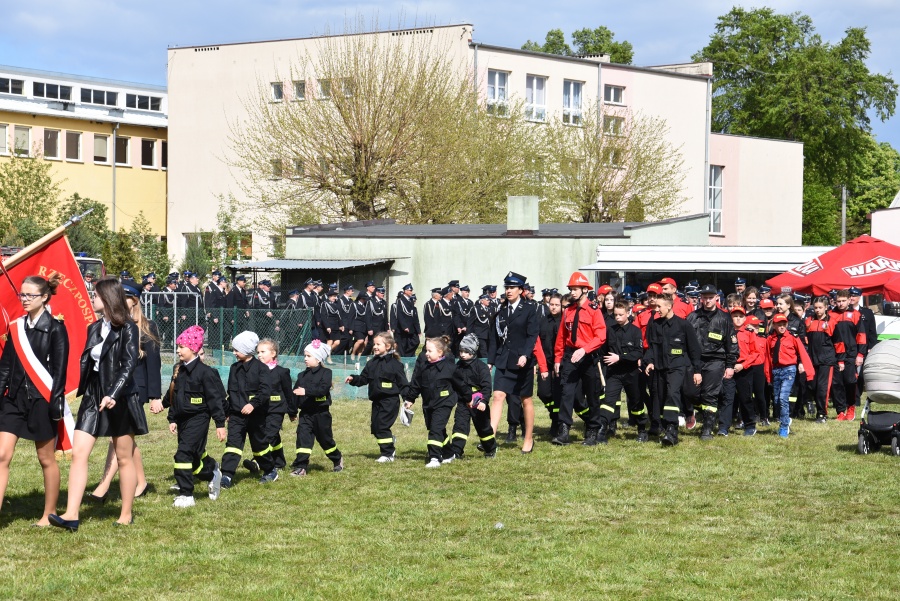 Dziś świętują strażacy z całego powiatu. Młodzieżowa Drużyna Pożarnicza otrzymała proporzec