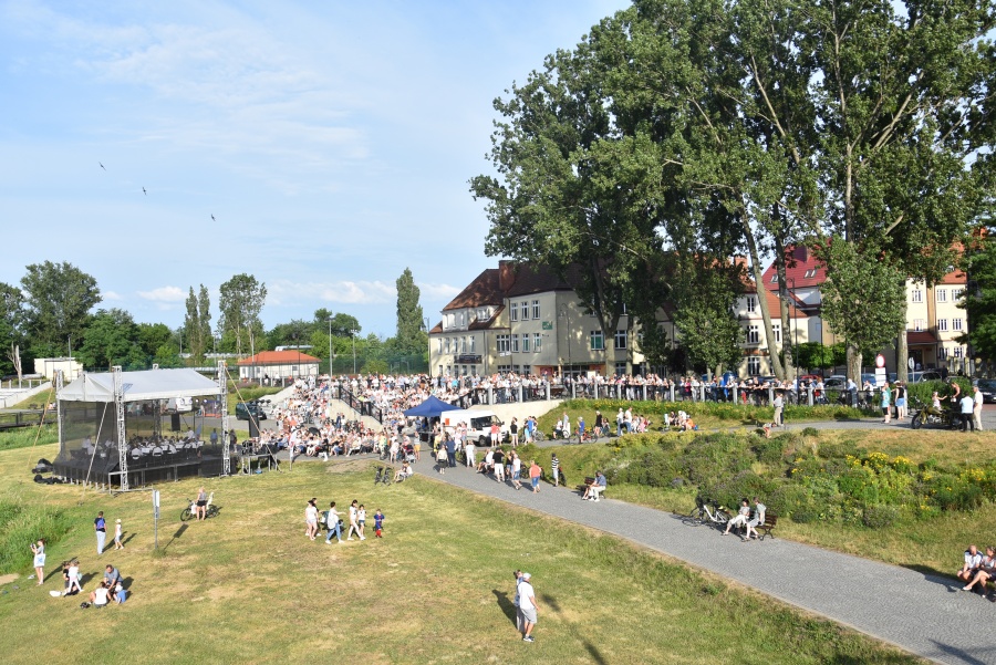 Moniuszko na bulwarze, czyli „Nad rzeką pełną muzyki”