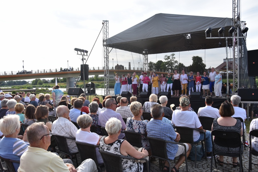 Moniuszko na bulwarze, czyli „Nad rzeką pełną muzyki”