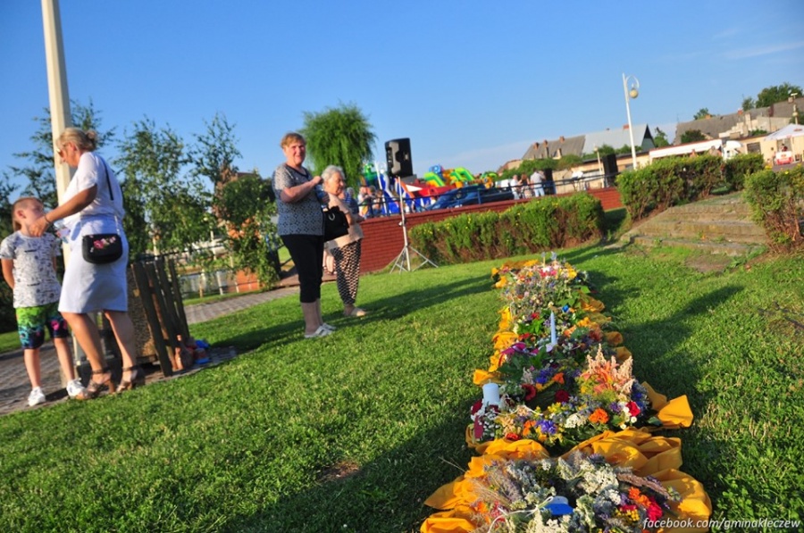 Wianki popłynęły po wodzie. Komisja wybrała też najsmaczniejszy placek