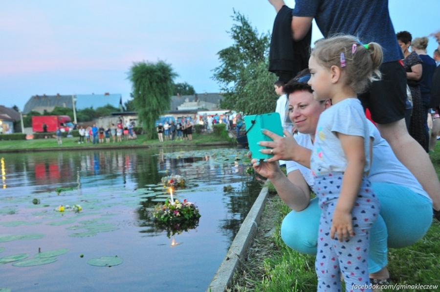 Wianki popłynęły po wodzie. Komisja wybrała też najsmaczniejszy placek