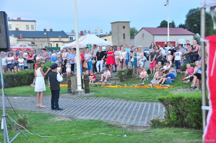 Wianki popłynęły po wodzie. Komisja wybrała też najsmaczniejszy placek