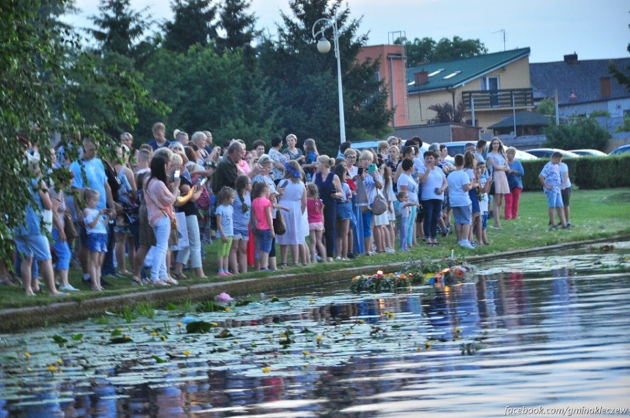 Wianki popłynęły po wodzie. Komisja wybrała też najsmaczniejszy placek