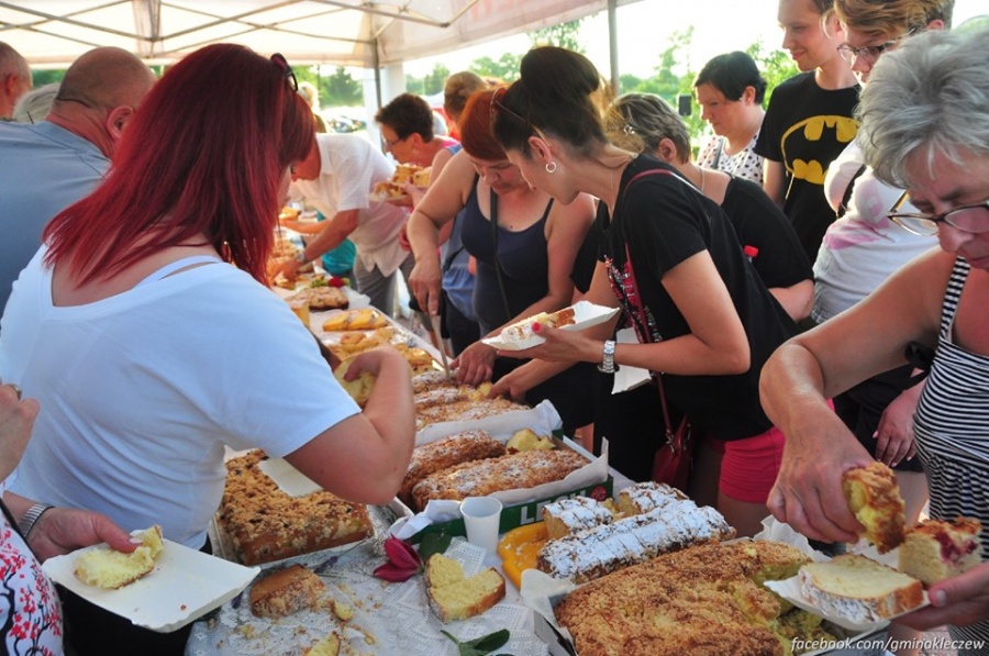 Wianki popłynęły po wodzie. Komisja wybrała też najsmaczniejszy placek
