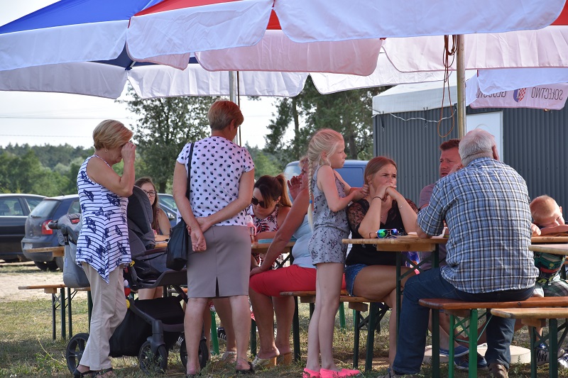 Na festynie rodzinnym dmuchańce i konkursy. Później tańce dla rodziców