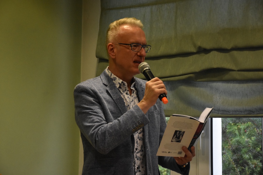 Mariusz Szczygieł gościem „Konin lubi książki 4”. O zakochiwaniu się w tematach i o życiowych prawdach