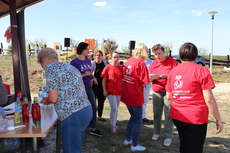 Sportowa rywalizacja, zumba i grill. Spartakiada przed wieżą