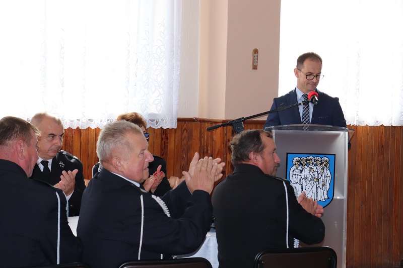 Strażacy dostali pieniądze na nowy wóz i życzenia, by nim nie wyjeżdżali