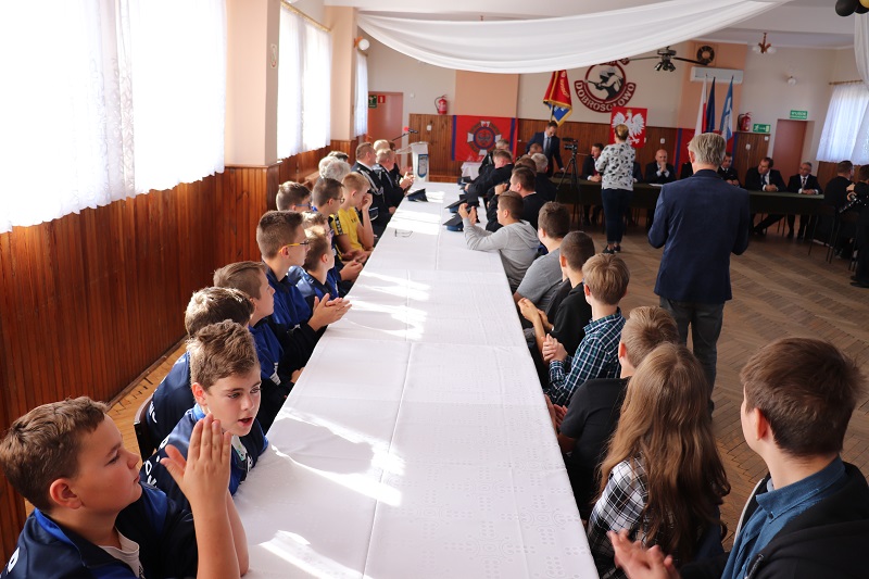 Strażacy dostali pieniądze na nowy wóz i życzenia, by nim nie wyjeżdżali