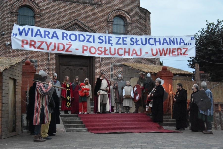 „Nasi patronowie” w plenerze. Mieszkańcy pokazali historię Pięciu Braci Męczenników