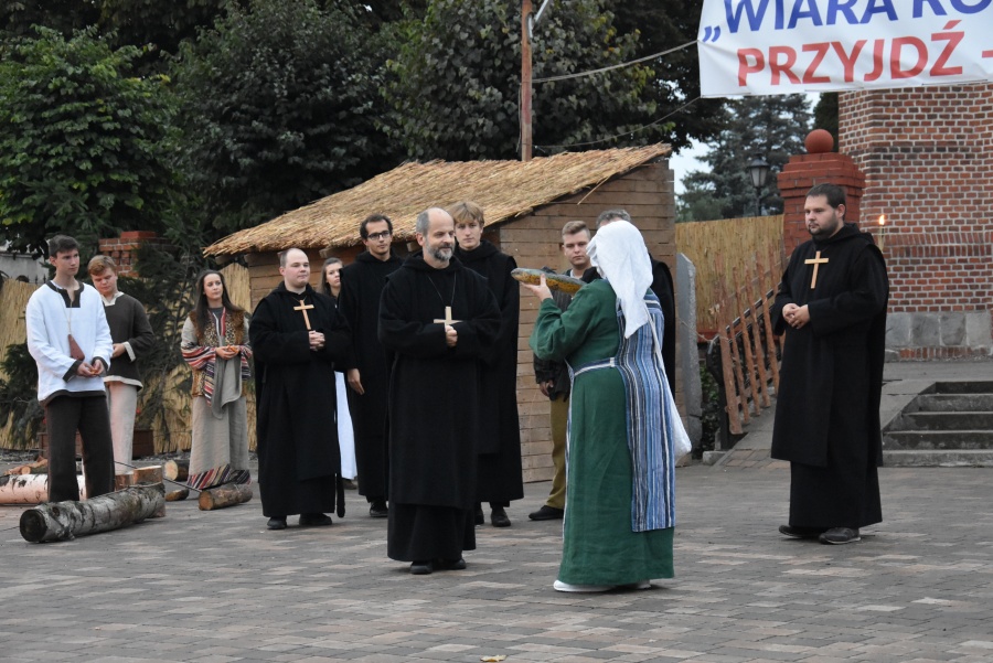 „Nasi patronowie” w plenerze. Mieszkańcy pokazali historię Pięciu Braci Męczenników