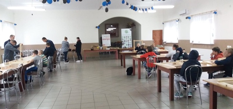Na warsztatach jesienne liście i jarzębina