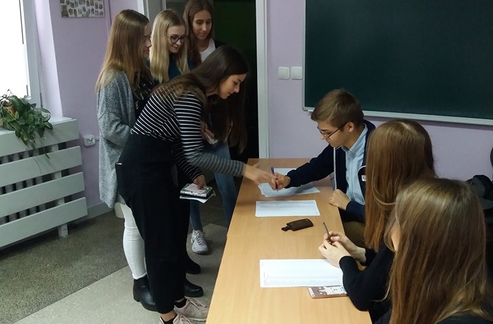 Którą partię wybierze młodzież? Uczniowie „trzeciego” głosują