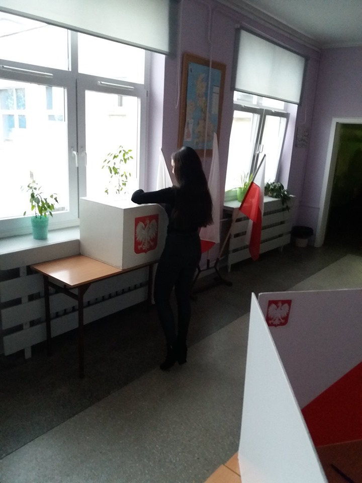 Którą partię wybierze młodzież? Uczniowie „trzeciego” głosują
