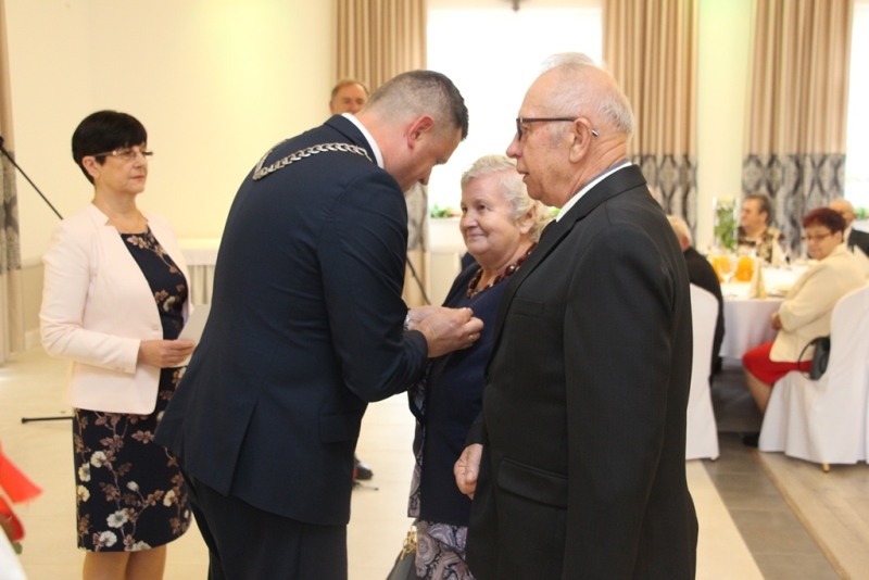 Uroczystość Jubileuszu Pożycia Małżeńskiego. Stu małżonków otrzymało medale