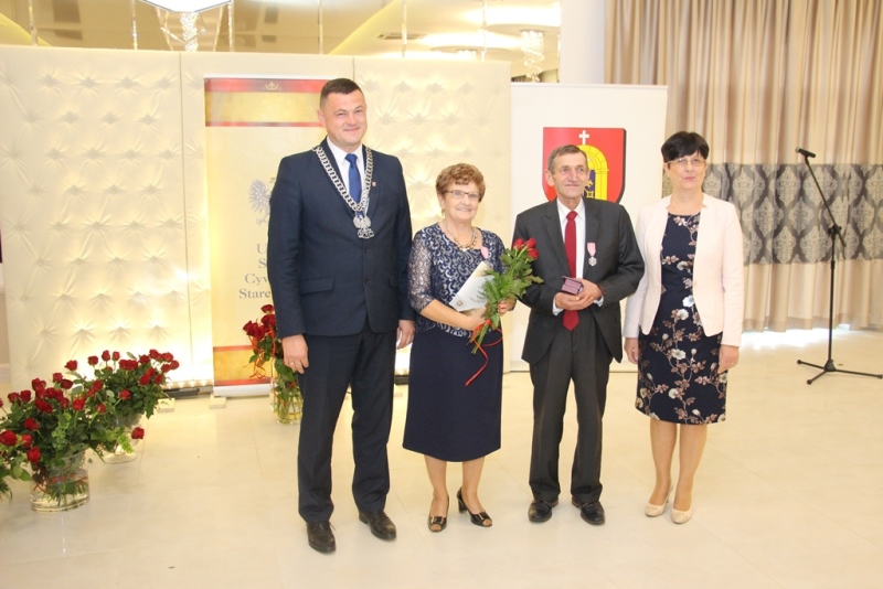 Uroczystość Jubileuszu Pożycia Małżeńskiego. Stu małżonków otrzymało medale
