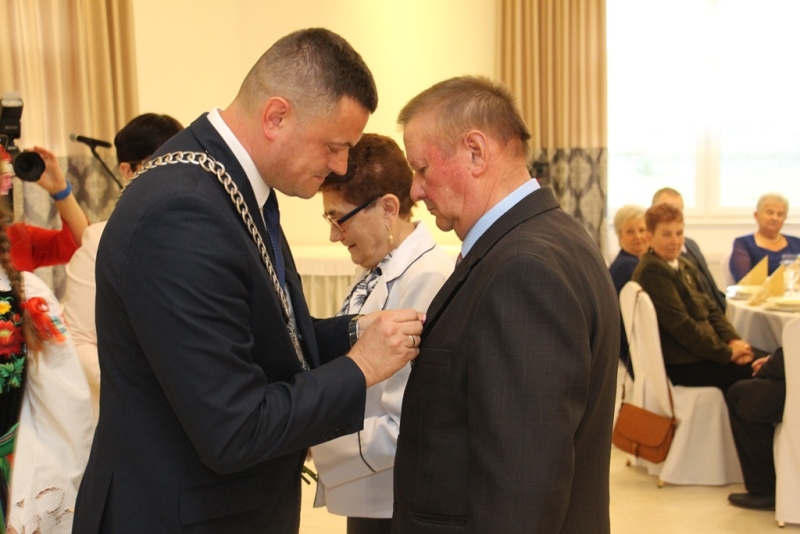 Uroczystość Jubileuszu Pożycia Małżeńskiego. Stu małżonków otrzymało medale