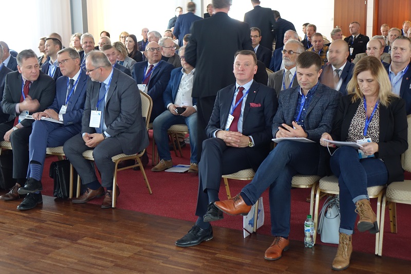 Dyskusja z marszałkiem o strategii naszego województwa. „Mamy Wielkopolskę dwóch prędkości”