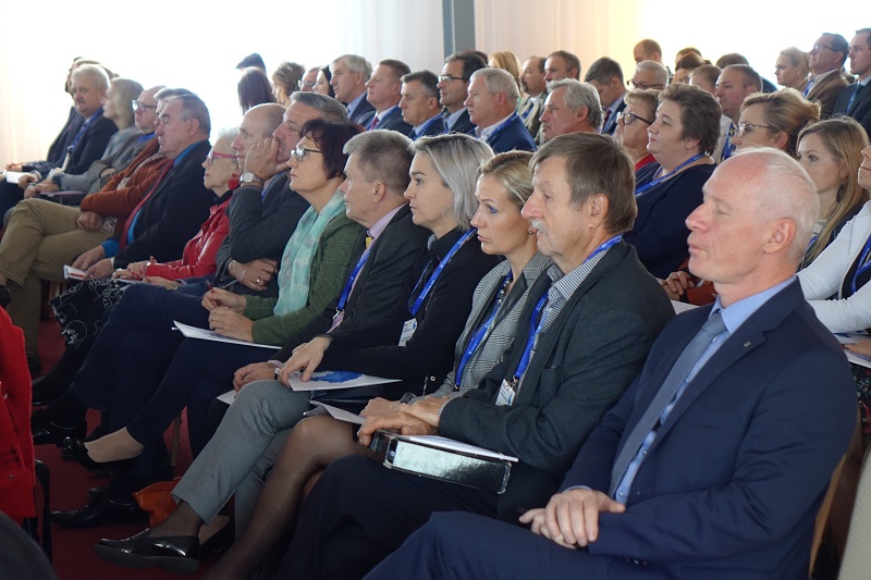 Dyskusja z marszałkiem o strategii naszego województwa. „Mamy Wielkopolskę dwóch prędkości”