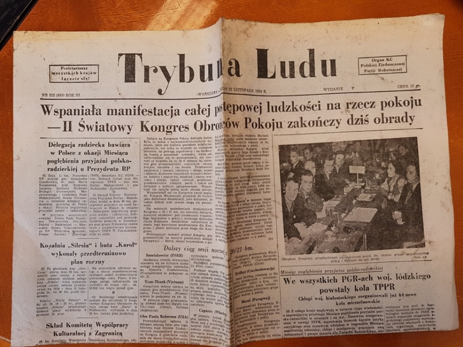 Gazety z czasów II wojny światowej odnalezione w sortowni odpadów. Teraz trafią do biblioteki