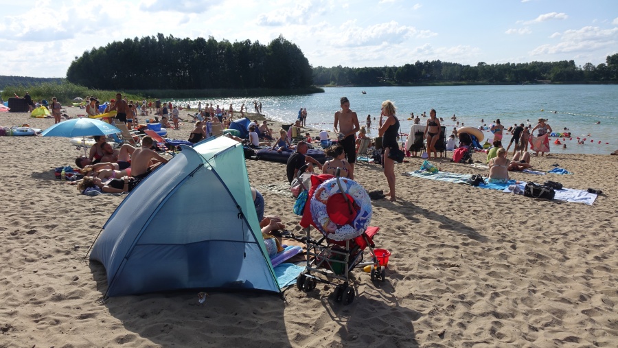 To jeszcze nie koniec upałów. Plażując pamiętajmy - woda jest żywiołem i nie wybacza błędów