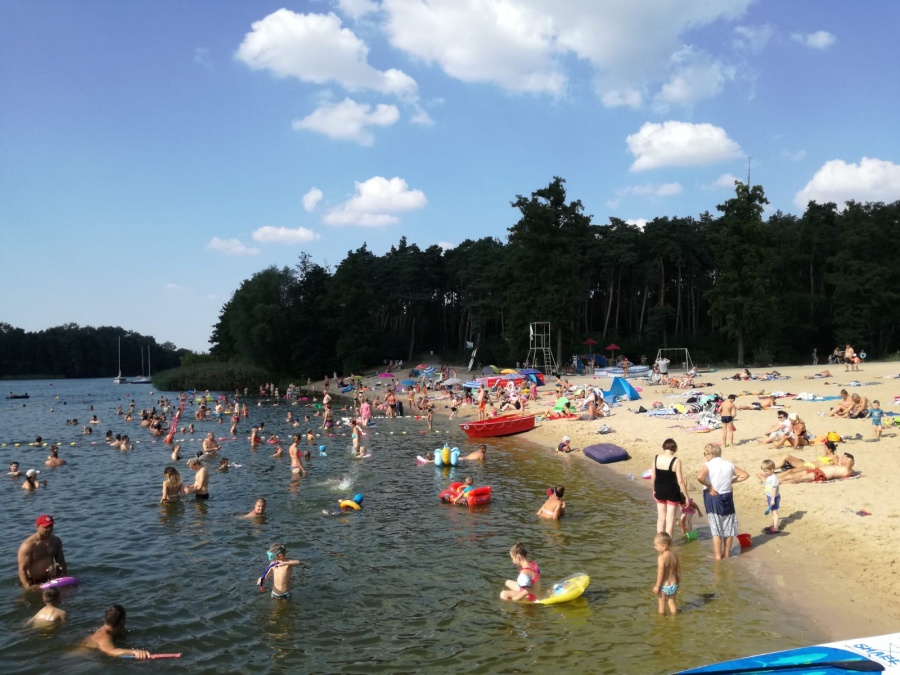 To jeszcze nie koniec upałów. Plażując pamiętajmy - woda jest żywiołem i nie wybacza błędów