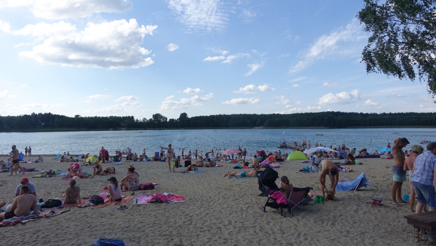 To jeszcze nie koniec upałów. Plażując pamiętajmy - woda jest żywiołem i nie wybacza błędów