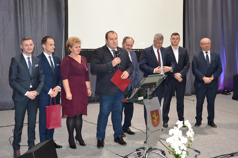 Burmistrz z radnymi i urzędnikami zaśpiewali kolędę. Na X Spotkaniu Noworocznym