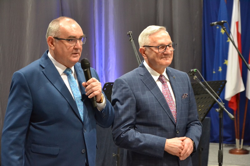 Burmistrz z radnymi i urzędnikami zaśpiewali kolędę. Na X Spotkaniu Noworocznym