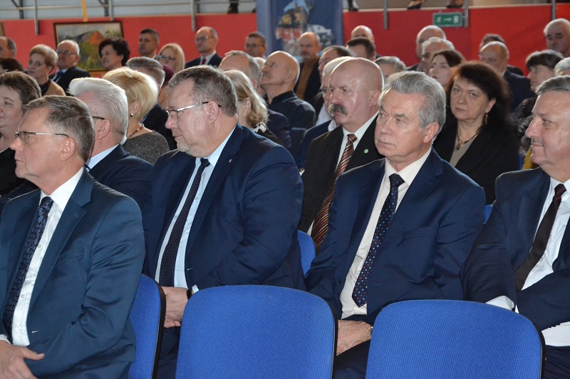 Burmistrz z radnymi i urzędnikami zaśpiewali kolędę. Na X Spotkaniu Noworocznym