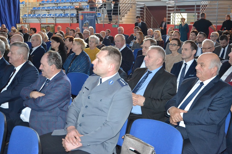 Burmistrz z radnymi i urzędnikami zaśpiewali kolędę. Na X Spotkaniu Noworocznym