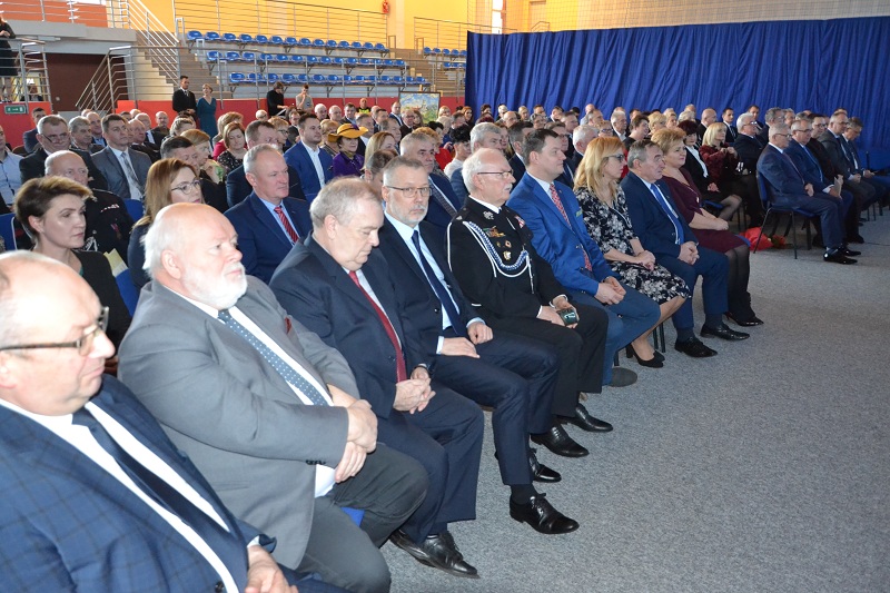 Burmistrz z radnymi i urzędnikami zaśpiewali kolędę. Na X Spotkaniu Noworocznym