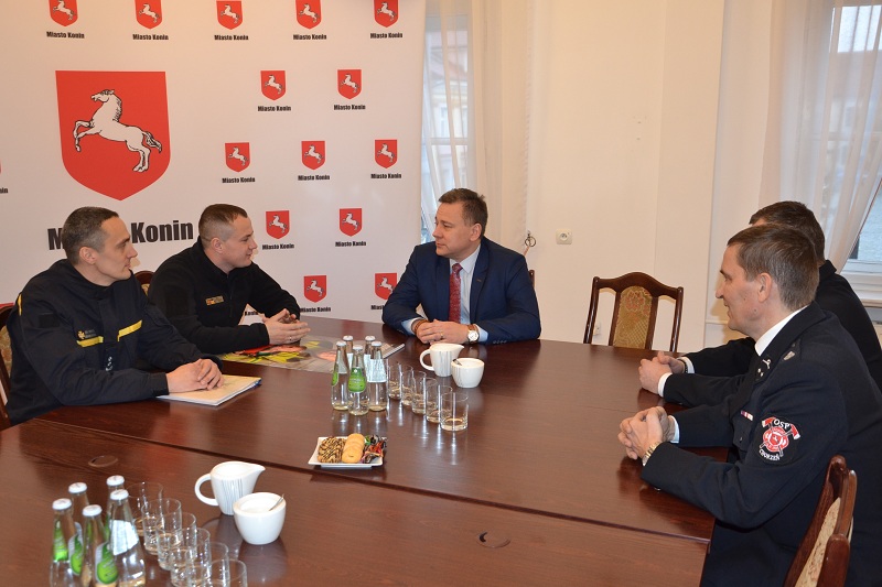 Chcą pomocy w tworzeniu ochotniczych jednostek na Ukrainie. Strażacy z Czerniowiec odwiedzili Konin