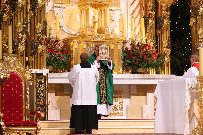 Zachęcali wiernych do czytania Pisma Świętego. Niedziela Słowa Bożego w licheńskim sanktuarium